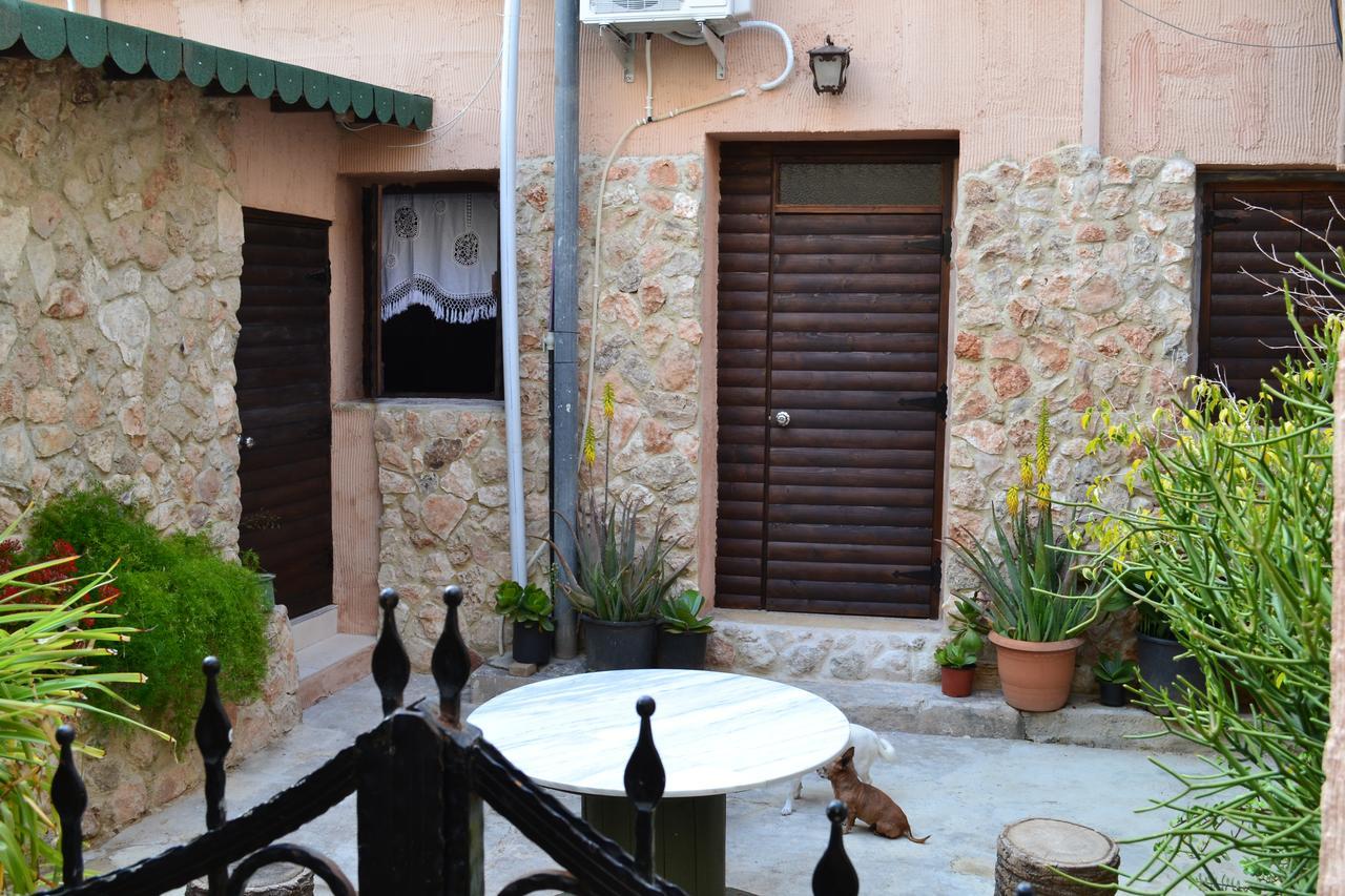 Mystery Garden Guest House Famagusta  Ngoại thất bức ảnh